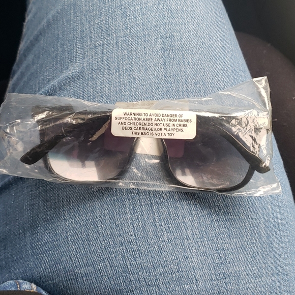 Sunglasses - Picture 4 of 4